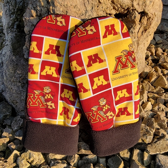 University of Minnesota Golden Gophers Fabric Fleece Winter Mittens U of M - Picture 1 of 7
